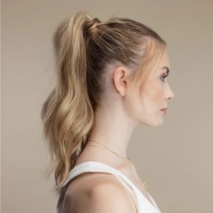 Barefoot Blonde Up hair extensions